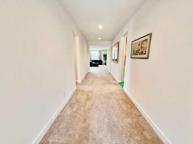 Building Photo - Vacaville 4 Bed | 3 Bath | Single-Story | 2,490 SF | Built in 2021