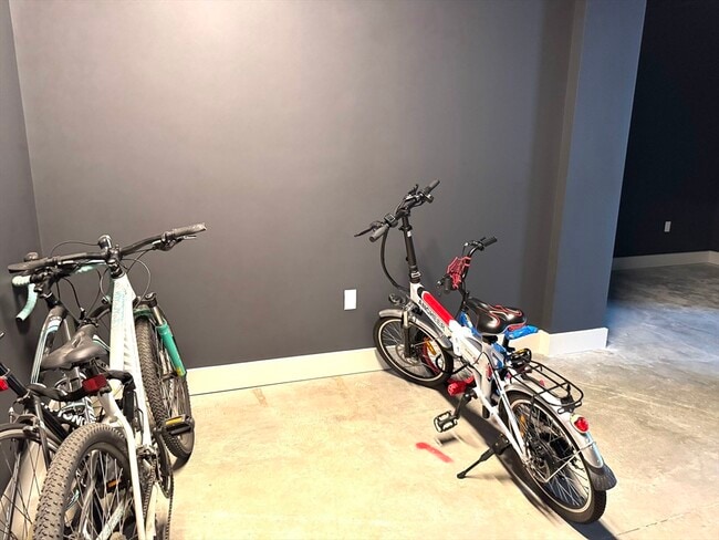 Building Photo - 100 Lincoln St