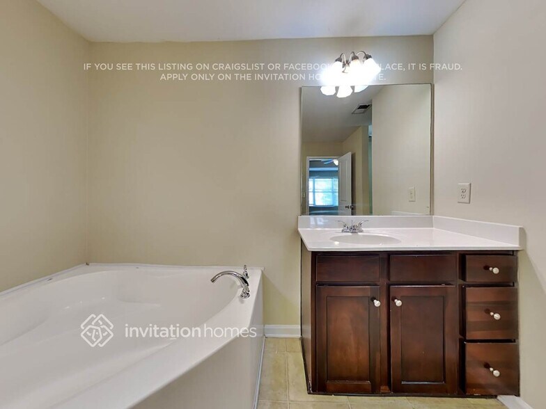 Building Photo - 8141 Brookbend Dr