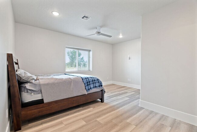 Building Photo - Elegant Residence on an Arce Lot