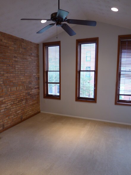 Building Photo - 713 Portland St