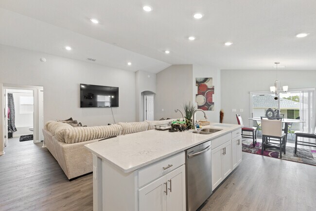 Building Photo - 2172 Desert Rose Dr