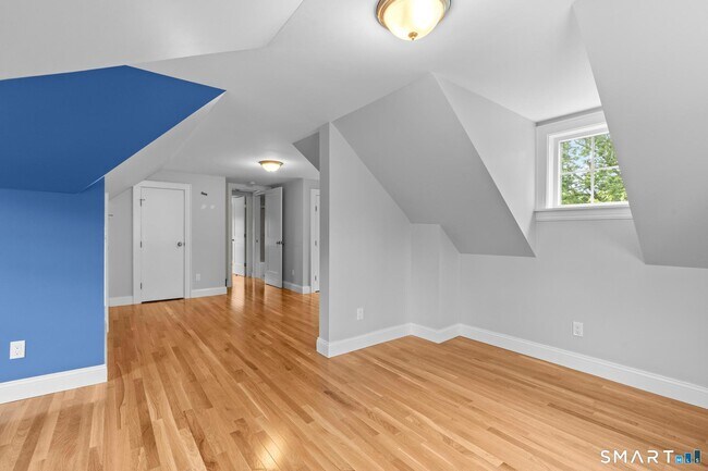 Building Photo - 12 Middlefield Dr