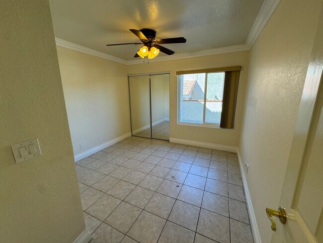 Building Photo - 4 Bedroom house with pool and amazing views