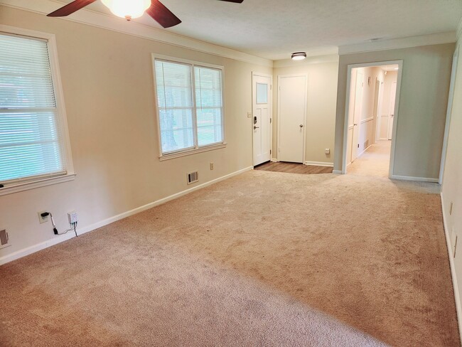 Building Photo - 1482 Wesley Dr