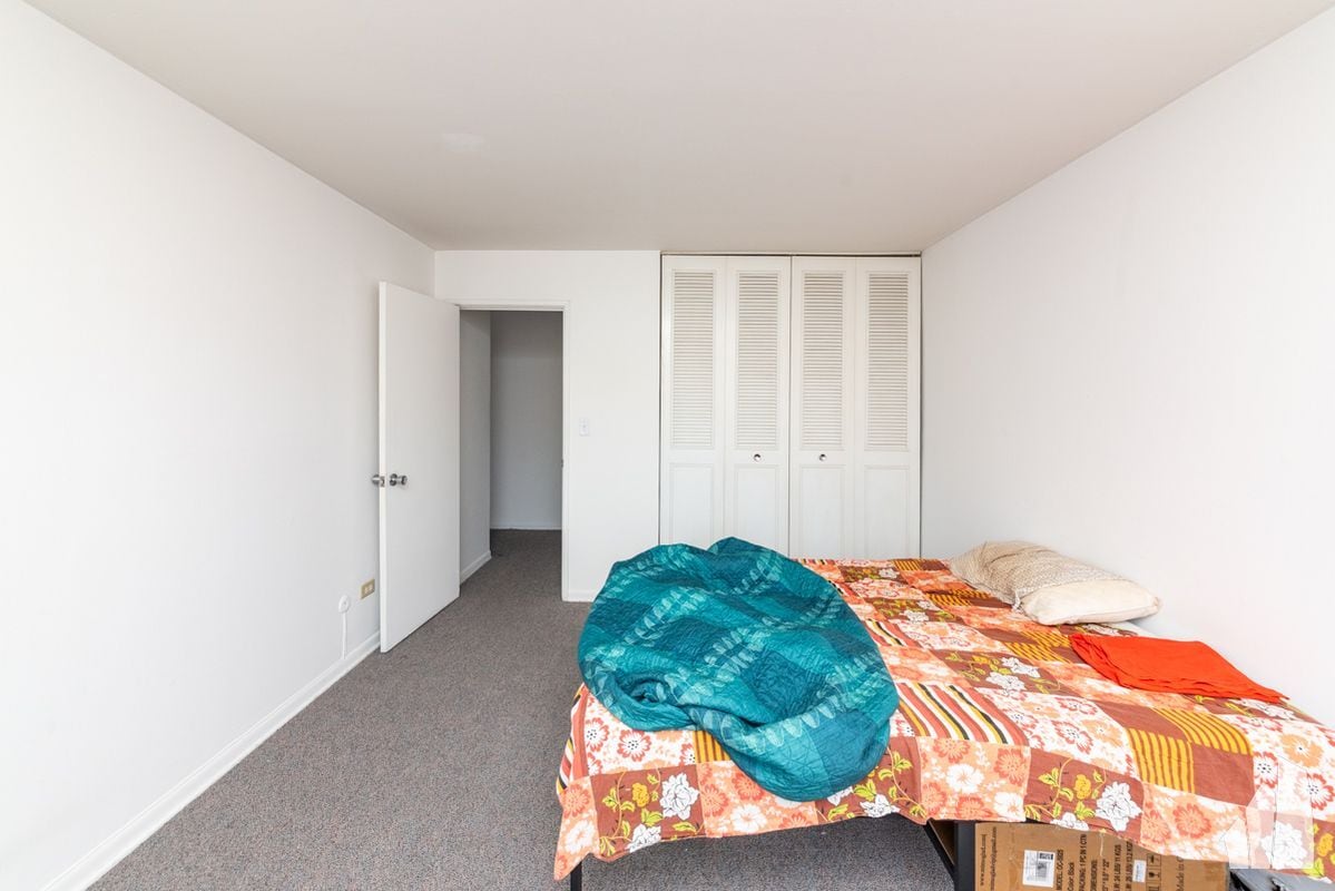 Building Photo - 520 W Aldine Ave