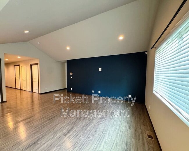 Building Photo - 3530 Springbrook Ln