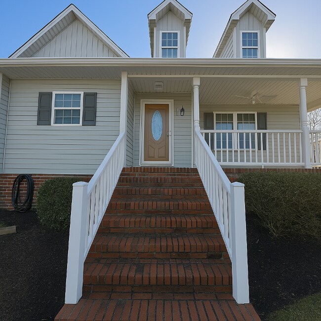 Building Photo - Three bedroom, 2 bath house in Haw River