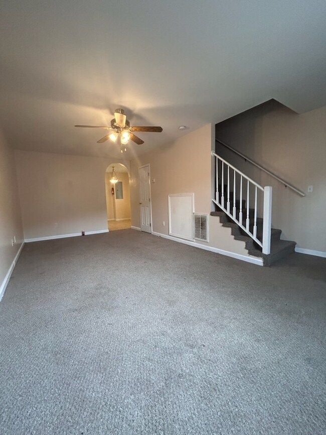 Building Photo - 2 Bedroom Apartment in Piedmont!