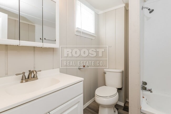 Building Photo - One bedroom, one bathroom single in Springfield.