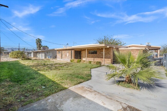 Building Photo - Charming & Modernized 4 Bedroom Home in Ne...