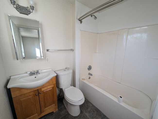 Building Photo - 1 Bed/1 Bath Apartment in Melbourne Water, Trash, Sewer Included