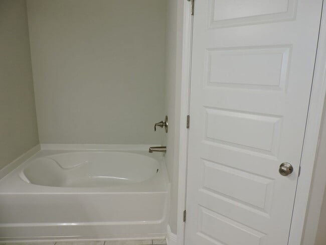 Building Photo - Beautiful home in gated community!