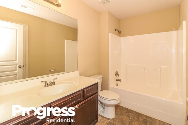 Building Photo - 831 Collingsworth Ln NE