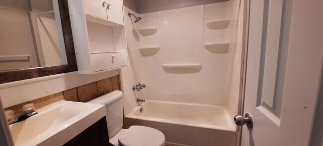 Building Photo - 823 Taulbee Ln