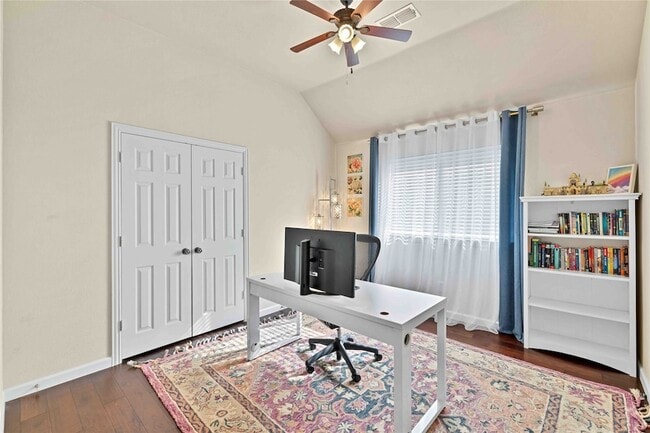 Building Photo - 7305 Oak Leaf Dr