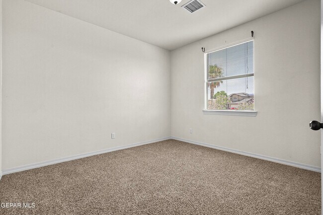 Building Photo - 369 Emerald Acres St