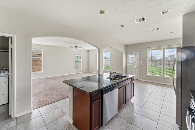 Building Photo - 8014 Oxbow Manor