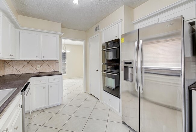 Building Photo - 2807 Planters St