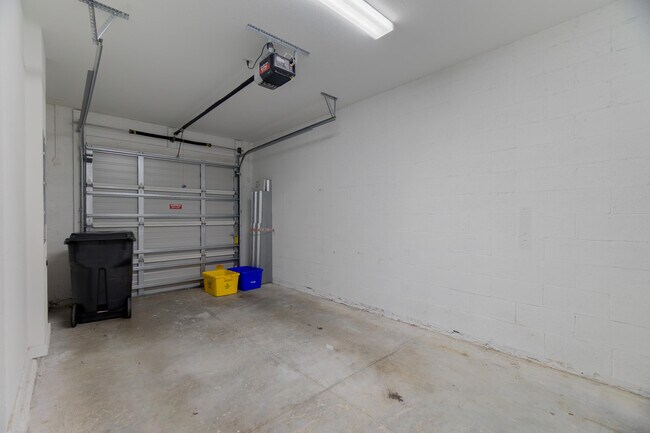 Building Photo - 8618 Via Mar Via