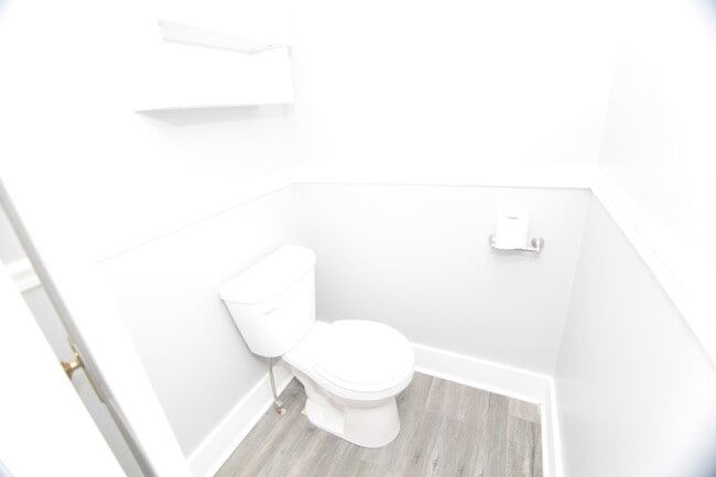 Building Photo - Spacious 4 Bed, 1.5 Bath Home with Central...
