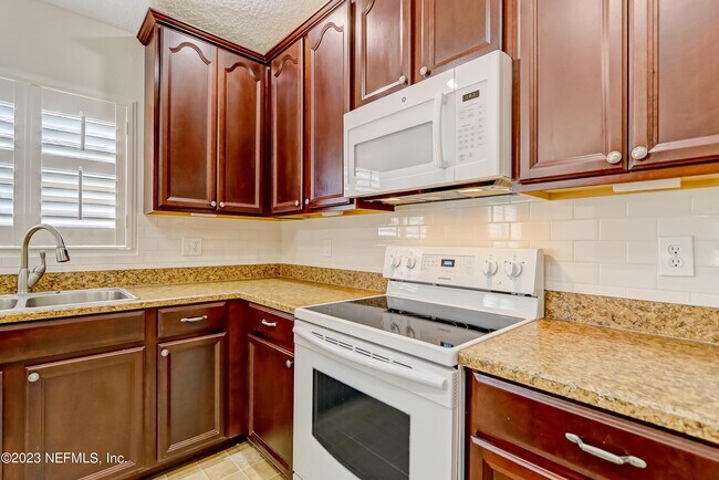 Building Photo - 608 Birchbark Trail