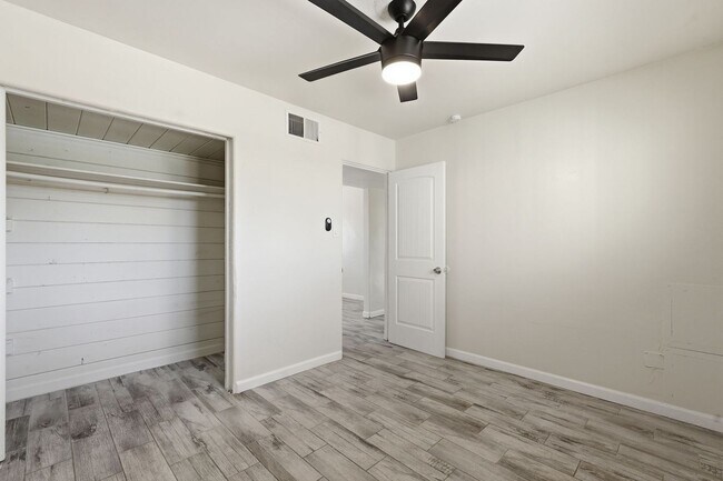 Building Photo - 209 E McMurray Blvd