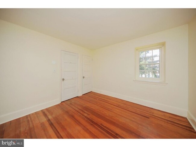 Building Photo - 17 E Willow Grove Ave
