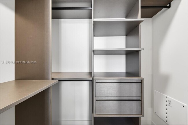 Building Photo - 11 NE 6th St