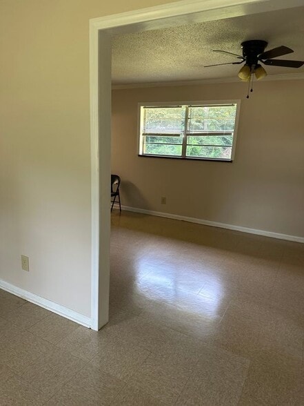 Building Photo - 206 Taylor Ln