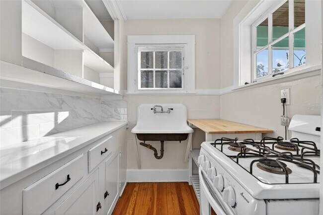 Building Photo - 2905 14th St N