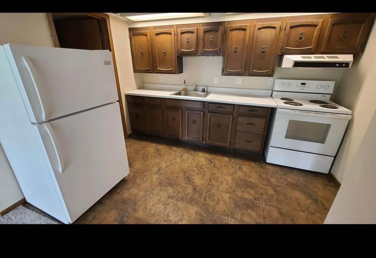 Building Photo - 6015 N River Rd