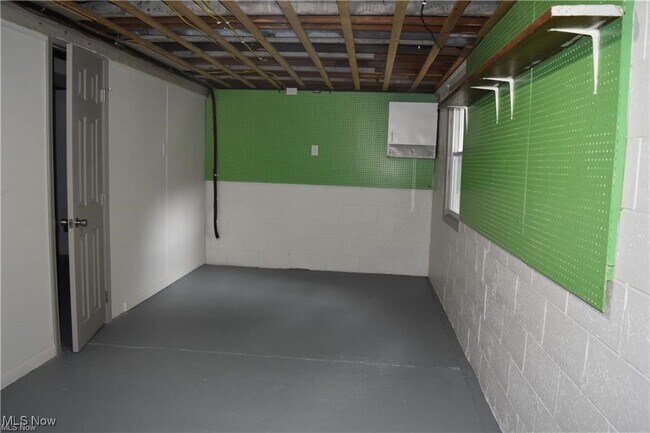 Building Photo - 205 McFadden St