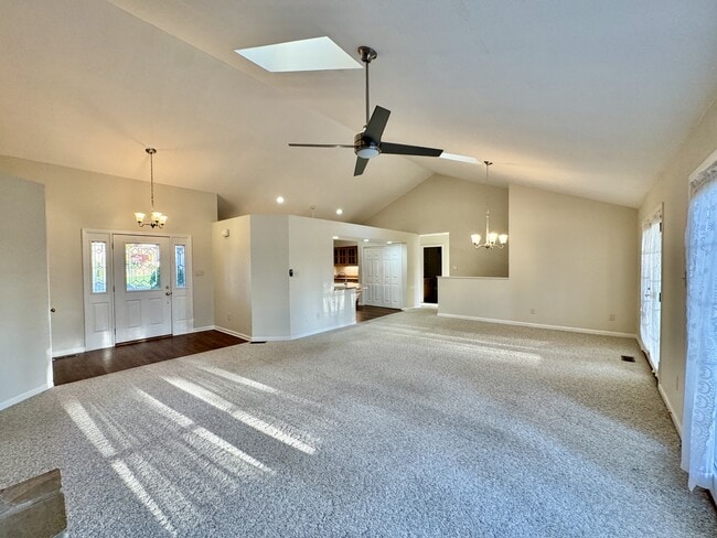 Building Photo - 144 Gigi Ln