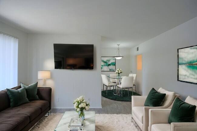 Building Photo - 4565 Hazeltine Ave
