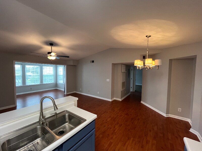Building Photo - 2265 Huntingdon Dr