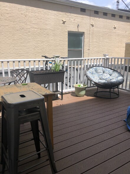 Building Photo - 8385-85 Washington St