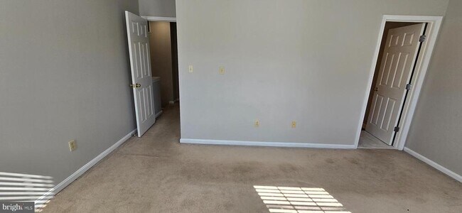Building Photo - 8881 Goose Landing Cir