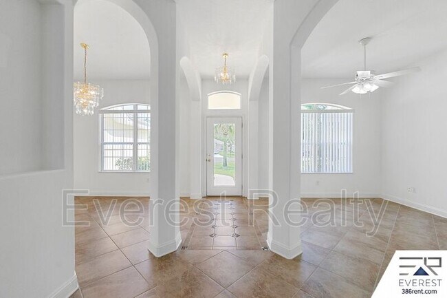 Building Photo - 13 Sleigh Bell Pl