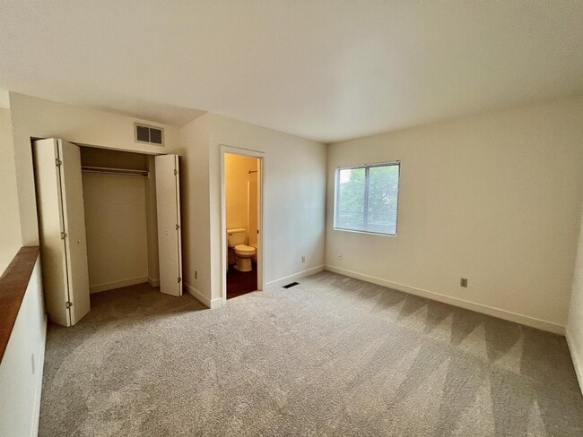 Building Photo - 1002 Linden Ave