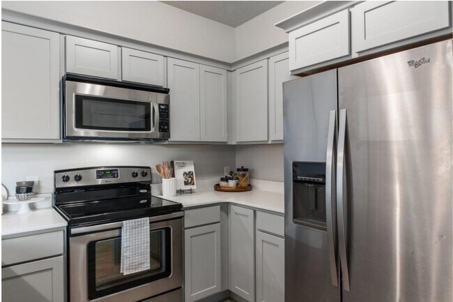 Building Photo - 1813 W Newcastle Ln