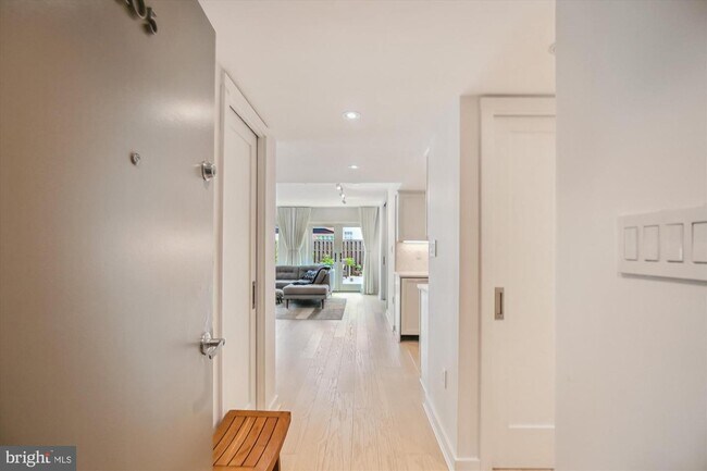 Primary Photo - 3210 Grace St NW