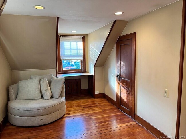 Building Photo - 227 Danbury Rd