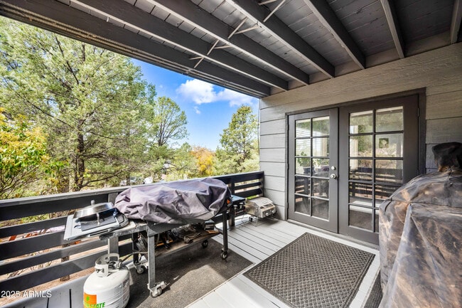 Building Photo - 1207 N Arrowhead Dr