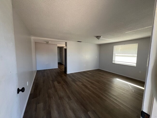 Building Photo - 2/1 Duplex in Punta Gorda