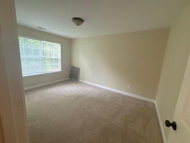 Building Photo - Spacious 4-Bedroom Home Near Base – No Tun...