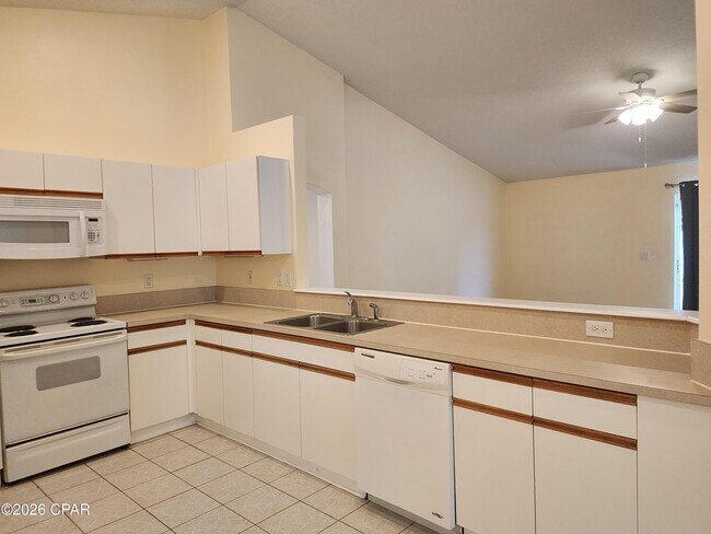 Building Photo - 226 Summerwood Dr