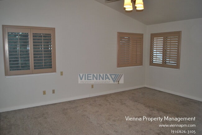 Building Photo - 2226 Fort Point Dr
