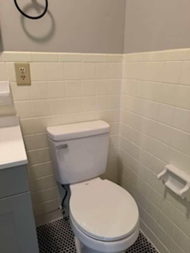 Building Photo - Newly Renovated Unit!