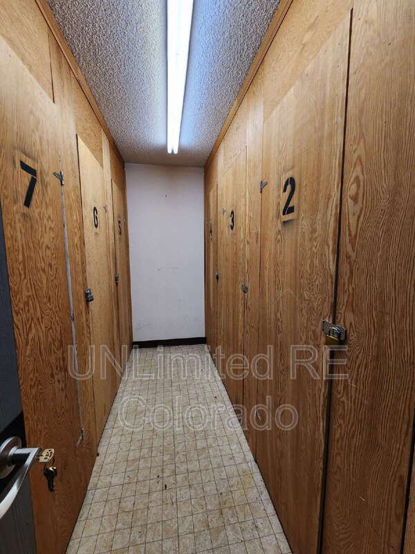 Building Photo - 431 S Kalispell Way